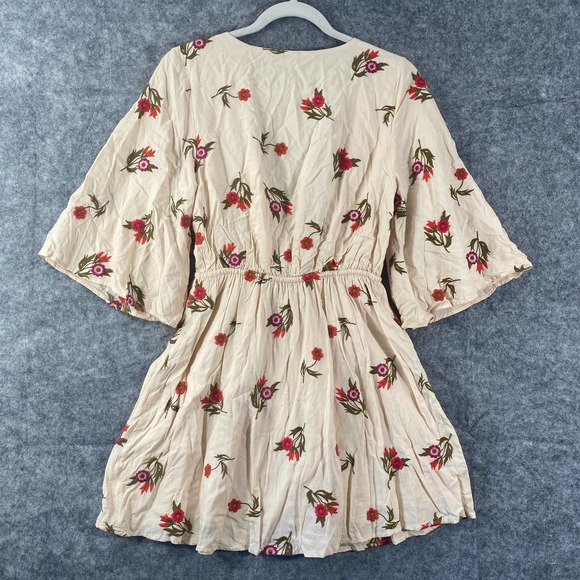 Lovers & Friends Dress Small Beige Embroidered Rose Floral V-Neck Short Sleeve - Picture 3 of 12